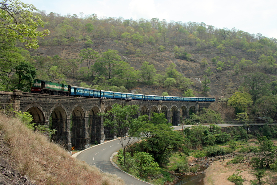 Sengottai - Punalur Express